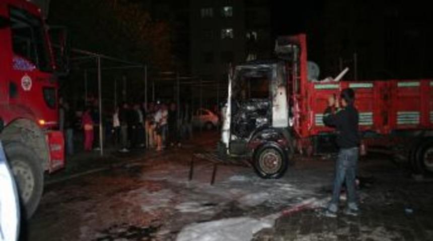 Alev Alev Yanan Kamyon Mahalleye Daldı