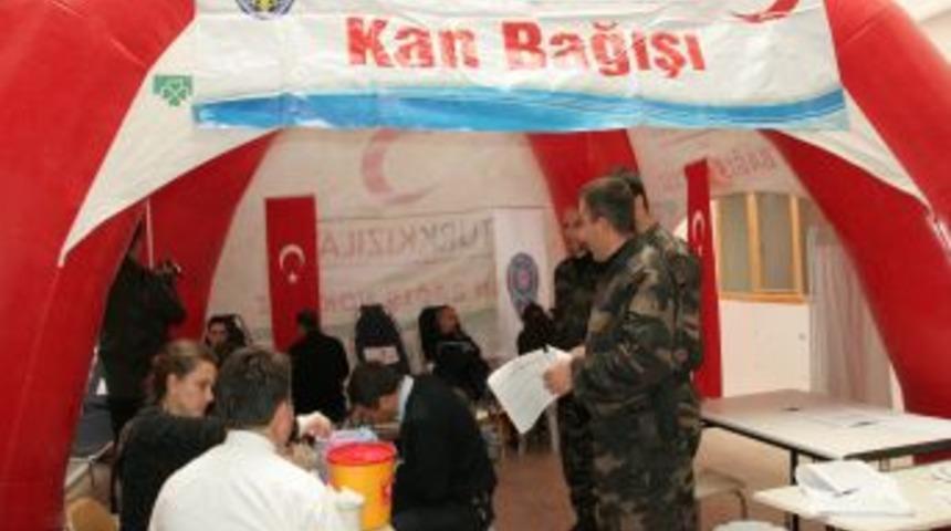 Polisler Kan Bağışında Bulundu