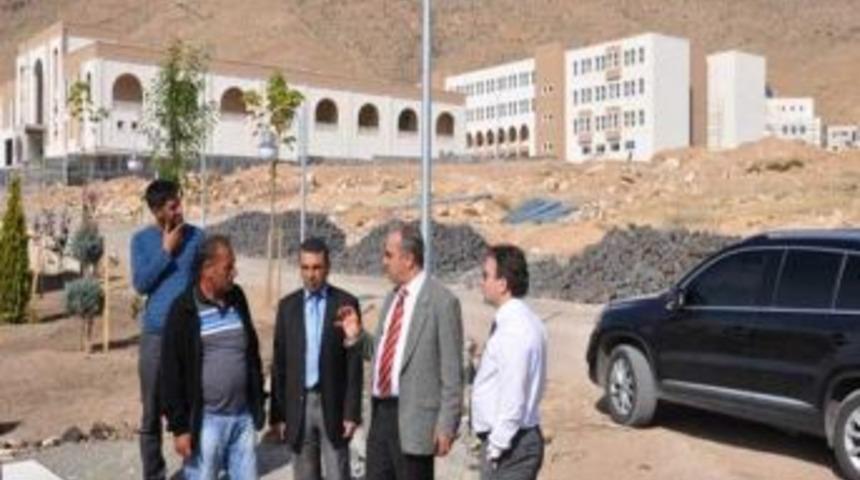 Kaymakam Ve Dsi M&uuml;d&uuml;r&uuml; Hasankeyf'te İncelemede Bulundu