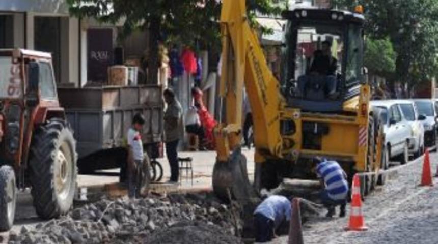Şanlıurfa Belediyesi'nin Yol Yapım &Ccedil;alışmaları Devam Ediyor