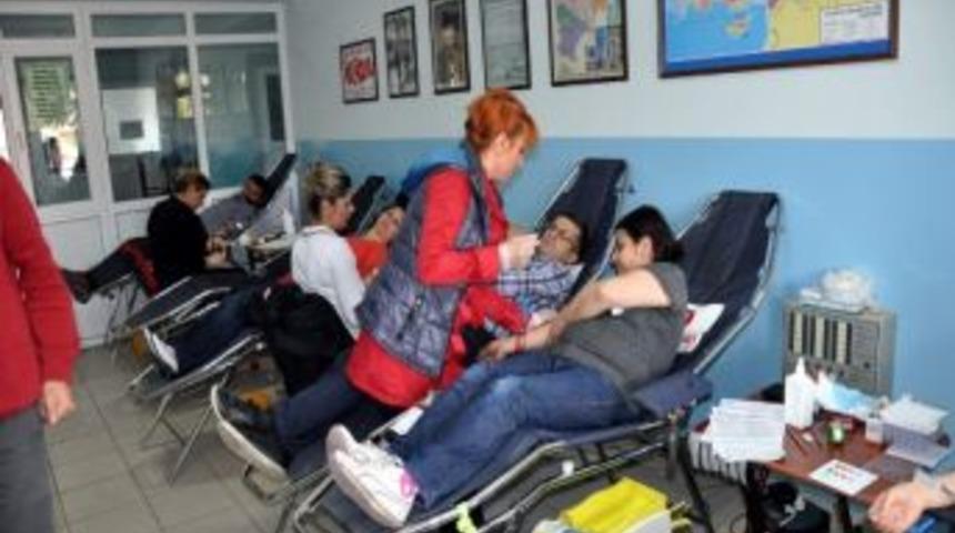 Boz&uuml;y&uuml;k&rsquo;te Kan Bağışı Kampanyası