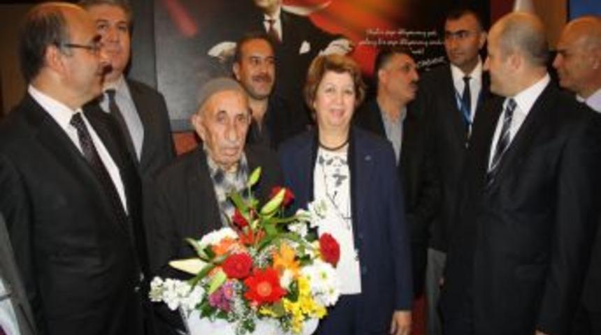 104 Yaşındaki İbrahim Eren Azmetti, Inşaatta &Ccedil;alışıp SGK'dan Emekli Oldu