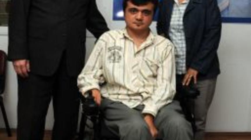 B&uuml;y&uuml;kşehir Belediyesi'nden Engelli Gence Ak&uuml;l&uuml; Araba