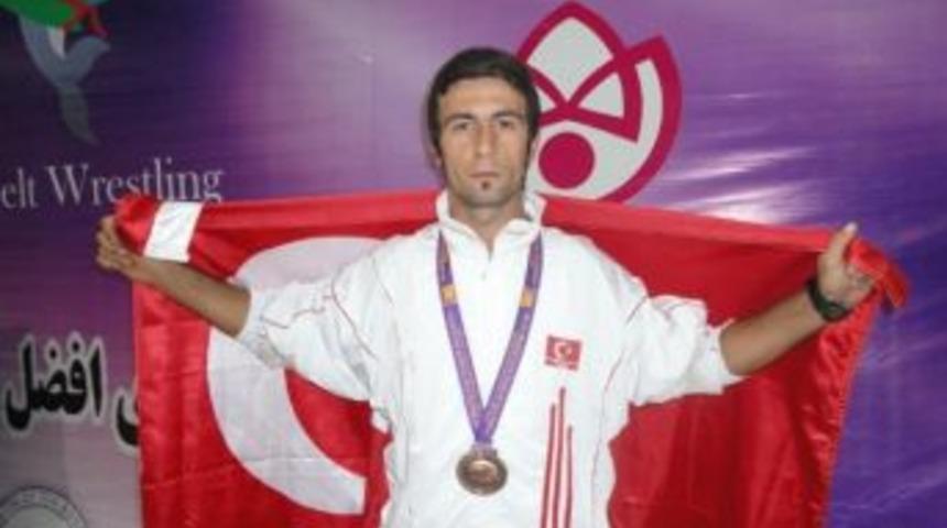 Yalovalı &Ouml;mer Allar Muay Taide D&uuml;nya &Uuml;&ccedil;&uuml;nc&uuml;s&uuml; Oldu