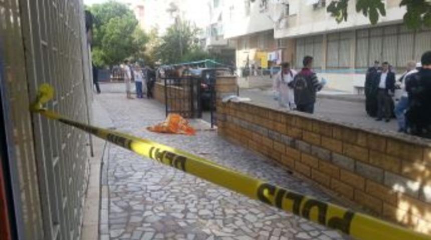 Ev Sahibi tartıştığı kiracısını &ouml;ld&uuml;rd&uuml;