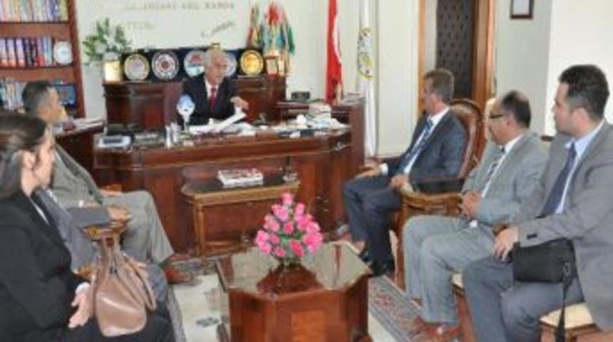 Yerk&ouml;y Belediye Başkanı Ağaoğlu&rsquo;ndan &Ouml;ğrencilere &Ouml;d&uuml;l