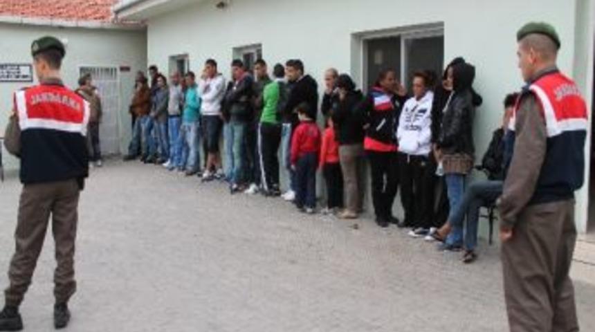 Sel&ccedil;uk&rsquo;ta 26 Ka&ccedil;ak G&ouml;&ccedil;men Yakalandı