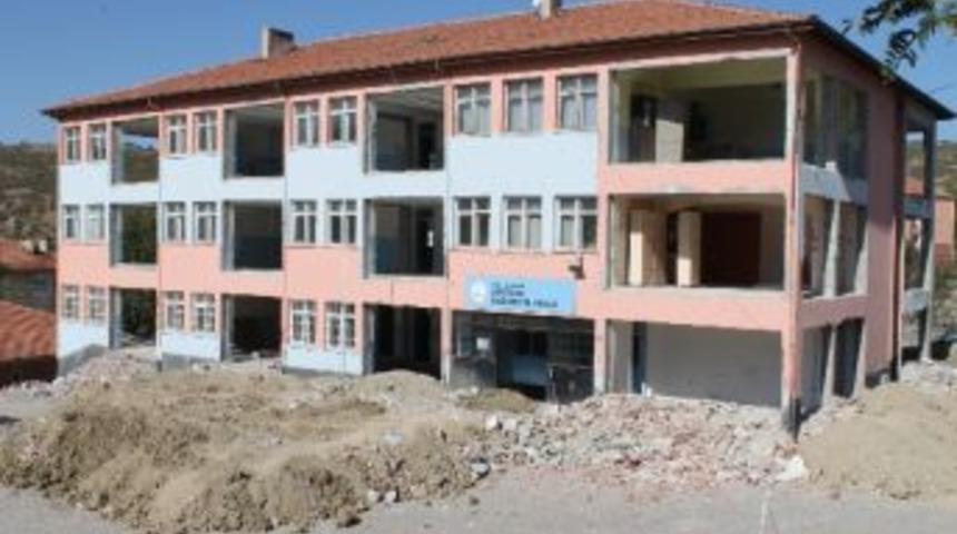 Akdağmadeni Atat&uuml;rk İlk&ouml;ğretim Okulu Depreme Karşı G&uuml;&ccedil;lendiriliyor
