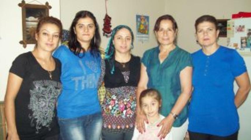CHP'li Kadınlardan Ihtiya&ccedil; Sahibi Aileye Giyecek Yardımı
