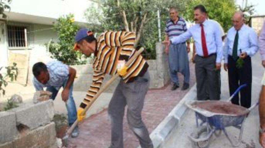 Toroslar Belediyesi Kaldırım &Ccedil;alışmalarını S&uuml;rd&uuml;r&uuml;yor