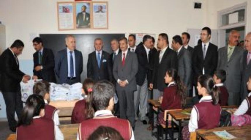 Şahinbey Belediyesi, 174 Bin &Ouml;ğrenciye Temizlik Seti Dağıttı