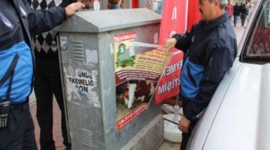 Edremit&rsquo;te Izinsiz Afiş Ve Pankartlar Toplandı
