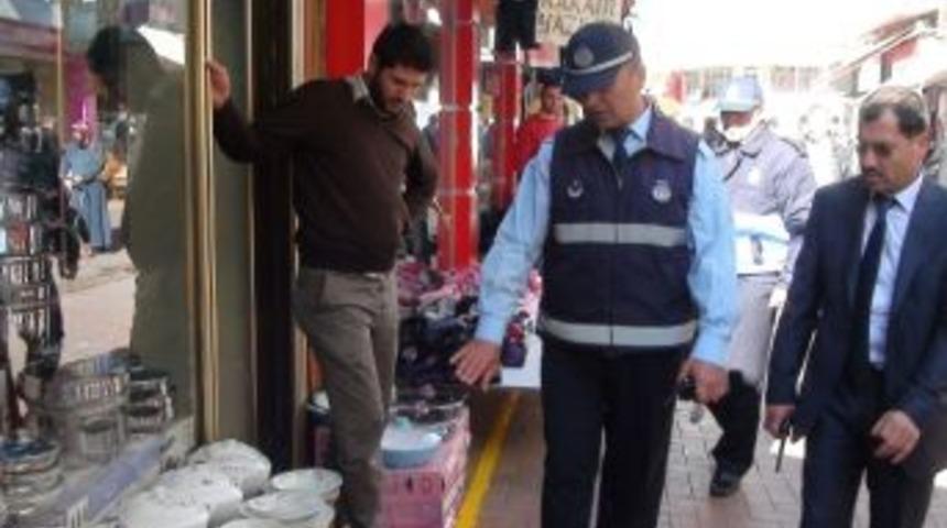 &Ccedil;orum Belediyesi&rsquo;nden Kaldırım İşgaline Sıkı Denetim