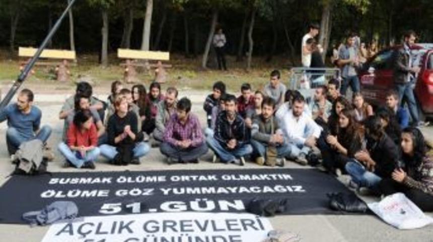 OM&Uuml;'de A&ccedil;lık Grevine Destek I&ccedil;in Oturma Eylemi