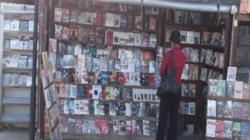 Ayvalık&rsquo;ta Korsan Kitap Operasyonu