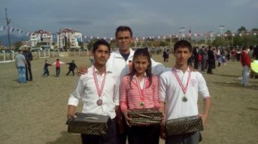 Havran&rsquo;da Birinciler Kız Meslek Lisesinden