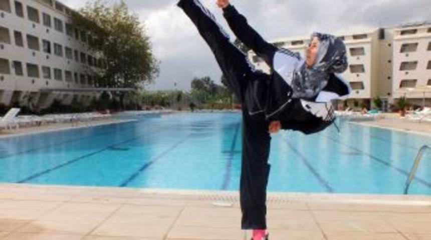 Uluslararası Karate Turnuvası'nda Hacer Rumeysa Subaşı 2 Altın Madalya Kazandı