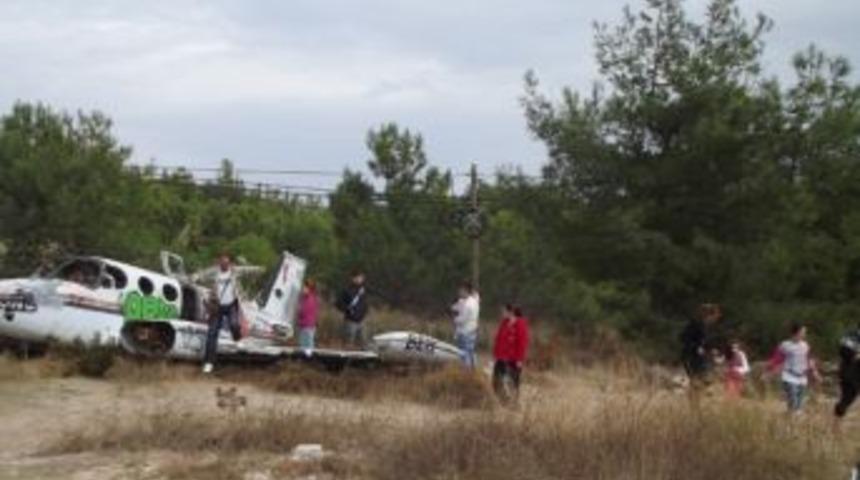 K&uuml;&ccedil;&uuml;kk&ouml;yde Hurda U&ccedil;ağa Turistlerden Yoğun İlgi