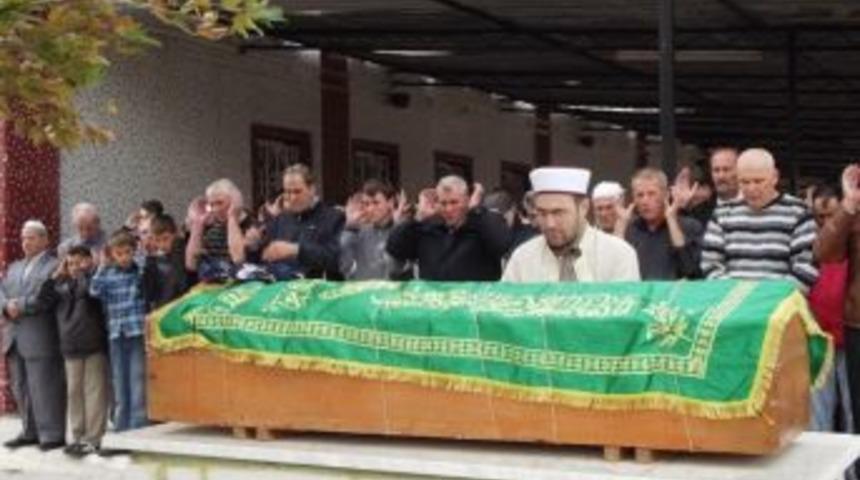 Gazeteci Kazım Yorulmaz Annesini Toprağa Verdi