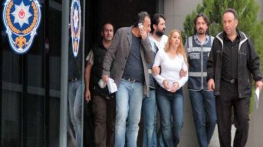 Cezaevi &Ouml;n&uuml;nde Polisin Elinden Ka&ccedil;ırılan Kadın, Ikinci Kez Yakalandı