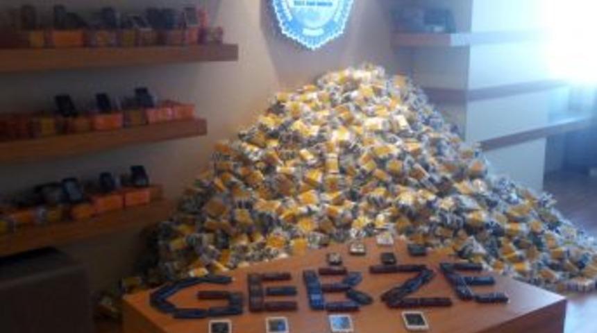 Gebze'de 12 Bin 250 Adet Ka&ccedil;ak Cep Telefonu Ele Ge&ccedil;irildi