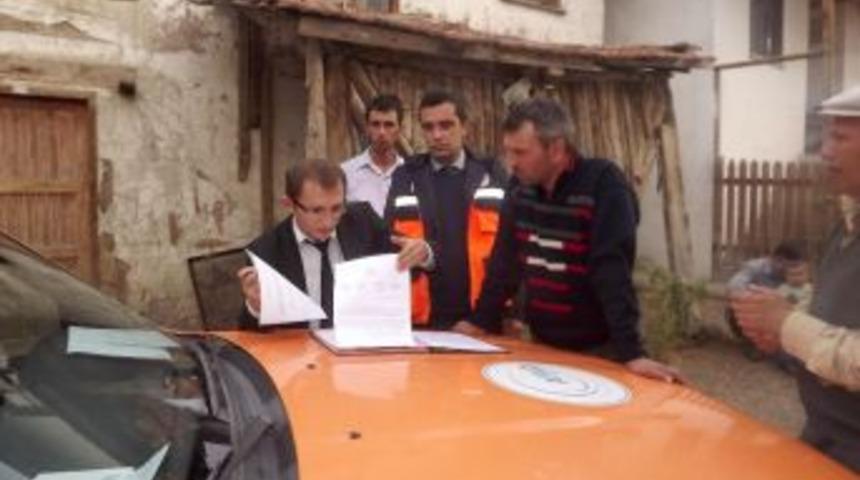 Afetzedelere Acil Yardım &Ouml;denekleri Teslim Edildi