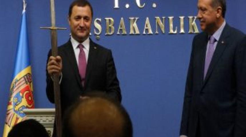 Başbakan Erdoğan: Cumhurbaşkanı Ile Başbakanı Birbirine D&uuml;ş&uuml;r&uuml;mezler