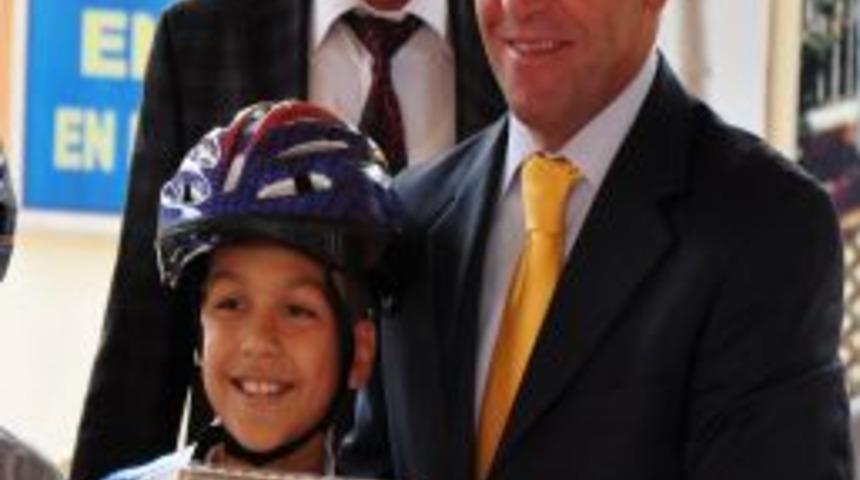 Alanya'da Bisiklet Eğitimi Alan &Ccedil;ocuklara Sertifika