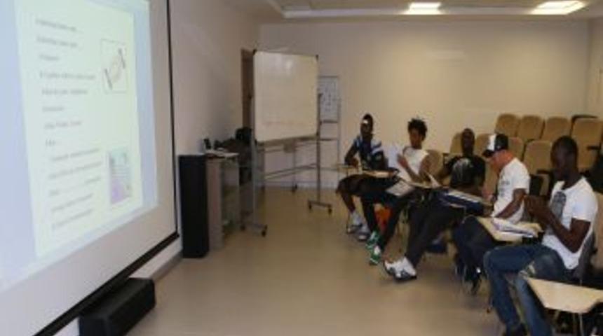 Fenerbah&ccedil;e'de Yabancı Oyunculara T&uuml;rk&ccedil;e Dersleri Başladı