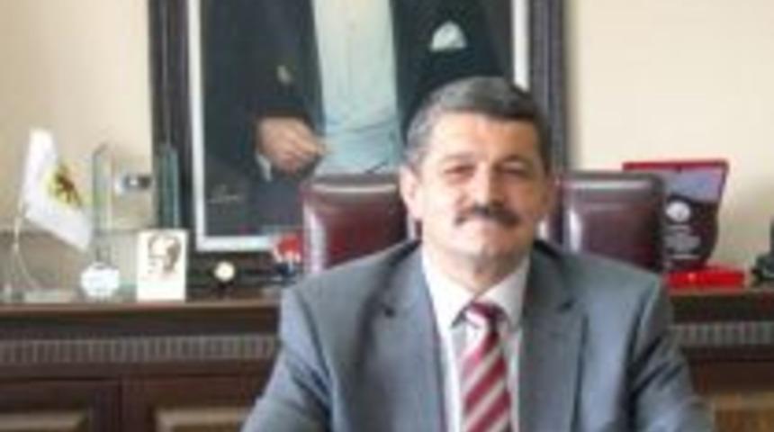 Başkan hem &ccedil;alışmaları takip etti hem esnafları ziyaret etti