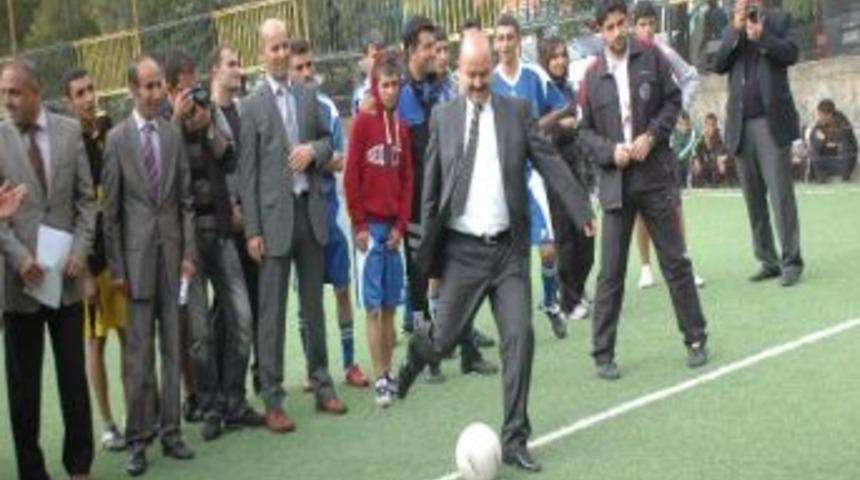 Siirt'te Liseler Arası Futbol Turnuvası Başladı