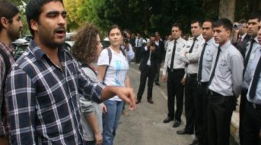 Protesto G&ouml;sterisi Yapmak İsteyen &Ouml;ğrenciler G&ouml;zaltına Alındı