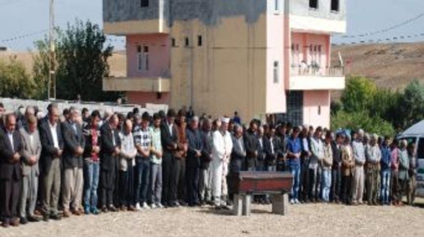 Jandarmayı G&ouml;r&uuml;nce Heyecandan &Ouml;ld&uuml;