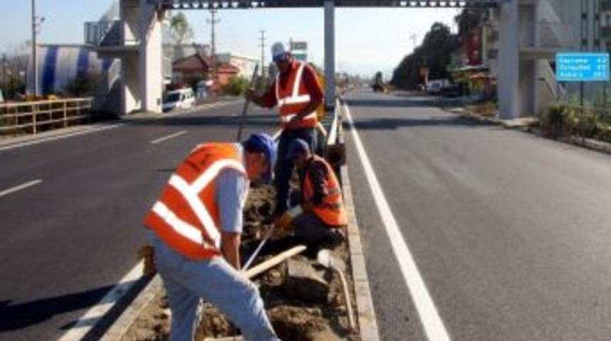 Belediye Duble Yolda &Ccedil;it &Ccedil;alışmalarına Başladı