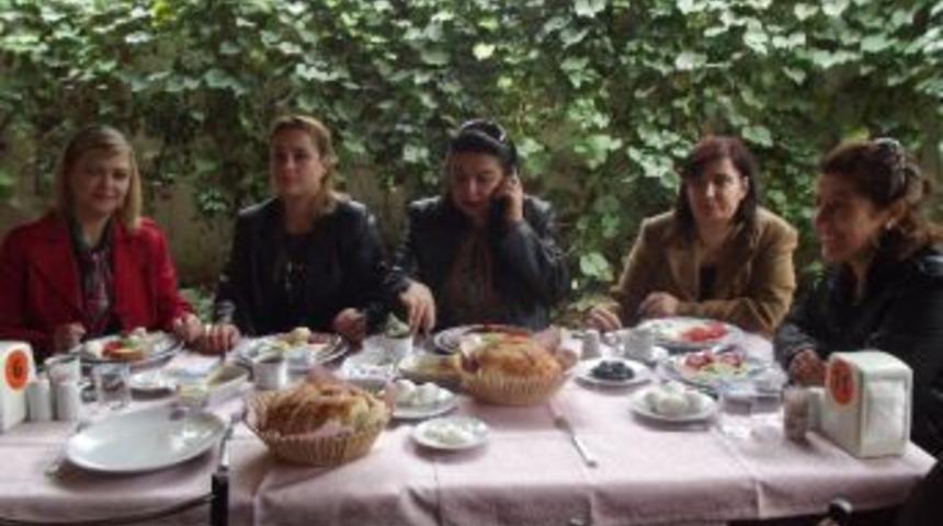 Ak Partili Kadınlar Kahvaltıda Buluştu