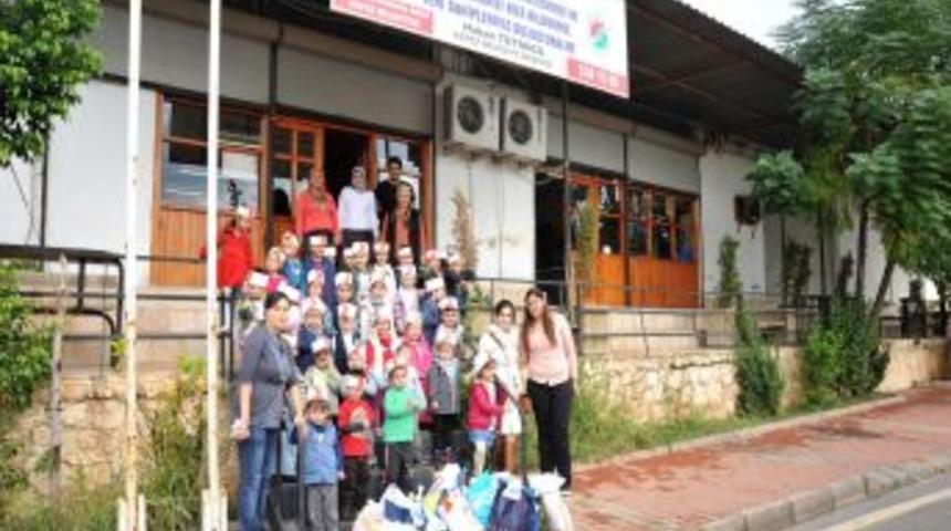 Yuva &Ouml;ğrencileri Kullanmadıkları Eşyalarını Muhta&ccedil;lar I&ccedil;in Bağışladı