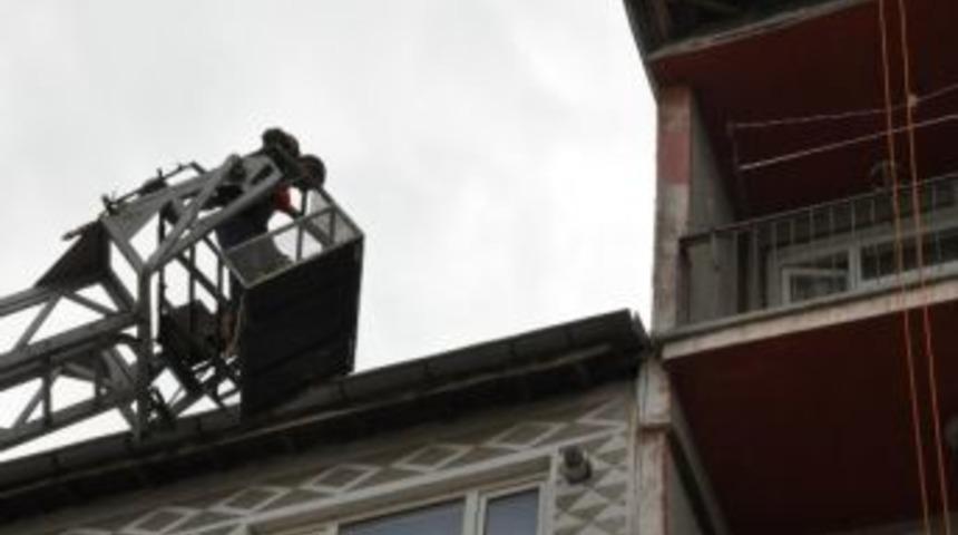 İtfaiyeden Kedi Kurtarma Operasyonu