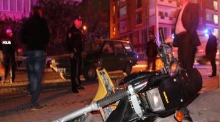 Motosiklet İle Otomobil &Ccedil;arpıştı