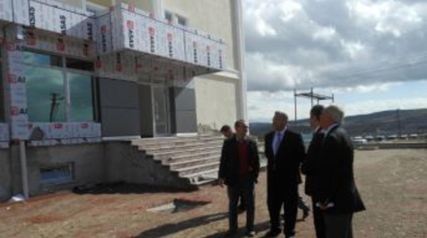 Vali &Ccedil;ift&ccedil;i, &Ouml;ğrenci Yurdu İnşaatını İnceledi