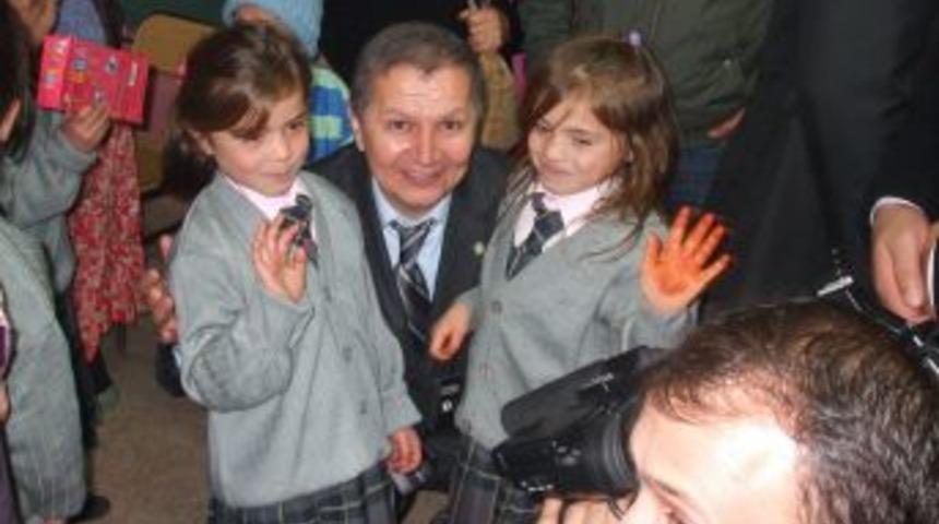 Deniz yıldızı 30 &ouml;ğrencisine burs verdi