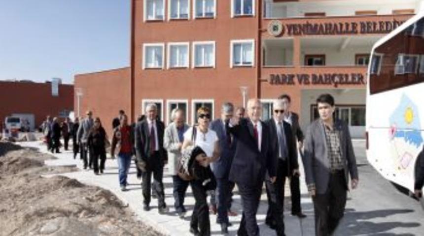 Başkan Yaşar Meclis &Uuml;yelerine Projeleri Gezdirdi