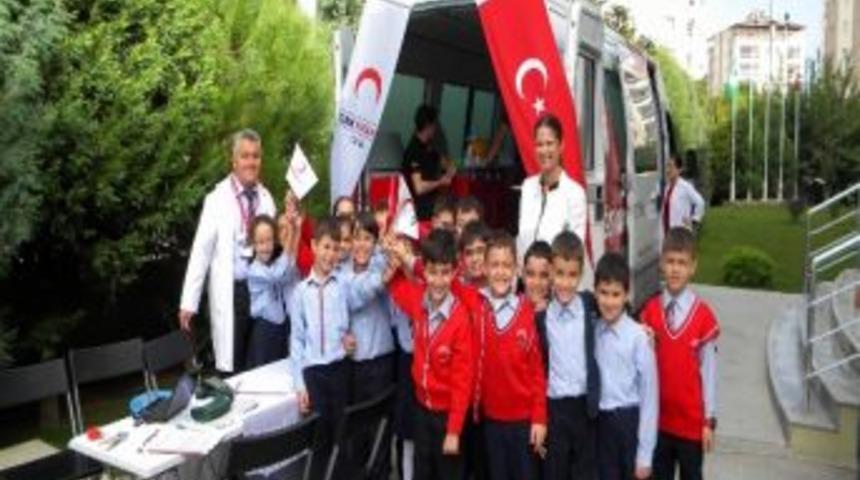 &Uuml;lkem Koleji'nde Kızılay Haftası Kutlamaları