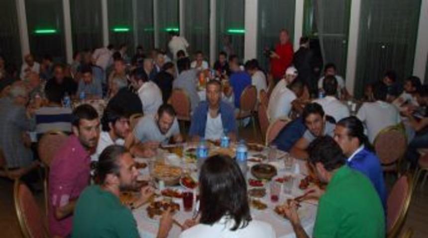 Demirspor&rsquo;a Moral Yemeği...