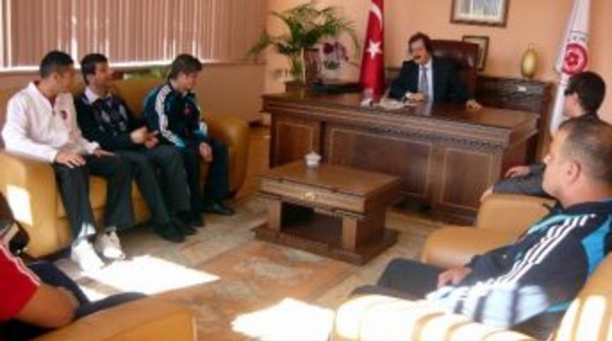 G&ouml;rme Engelli Sporculardan Rekt&ouml;r Kocacık'a Ziyaret