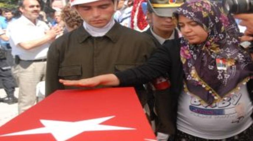 Şehit Astsubayın Eşi Doğum Yaptı, Bebeğe Babasının İsmi Verildi