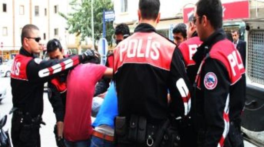 Şanlıurfa&rsquo;da Bı&ccedil;aklı Kavga: 1 Yaralı