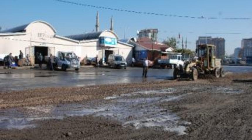 Dericiler &Ccedil;arşısı Deterjanlı Su İle Temizlendi