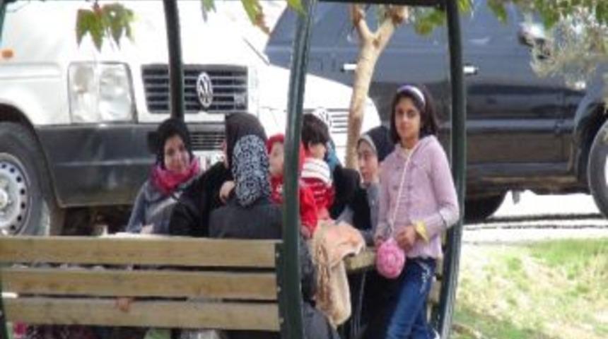 İllegal Yollarla T&uuml;rkiye&rsquo;ye Gelen Suriyeliler Ortada Kaldı