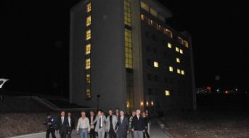 Vali Toprak Kız &Ouml;ğrenci Yurdunda İncelemelerde Bulundu