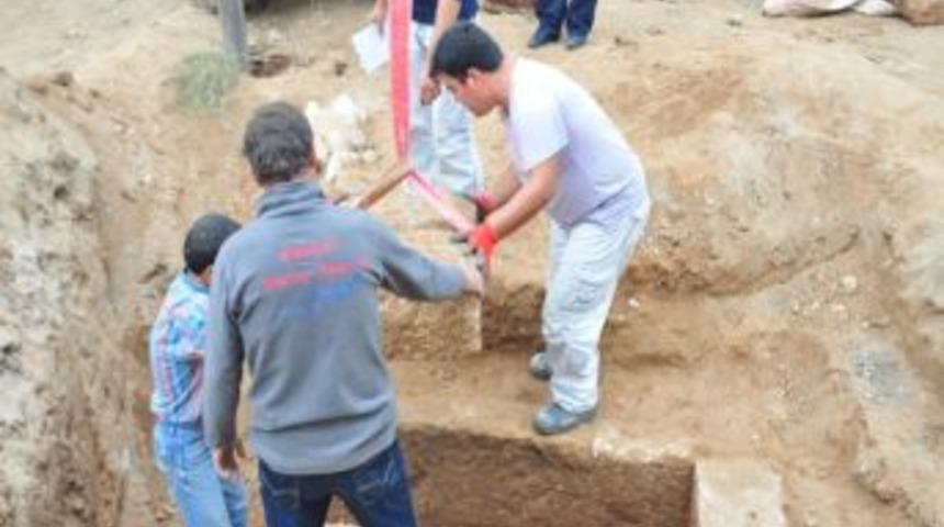 Mezar Kapatılarak Koruma Altına Alındı